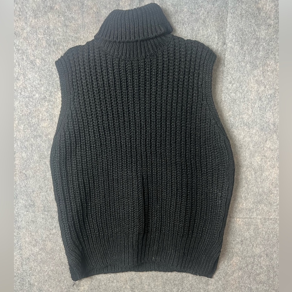 H&M‎ Woman Size Large Black Knit Turtleneck Sweater Vest